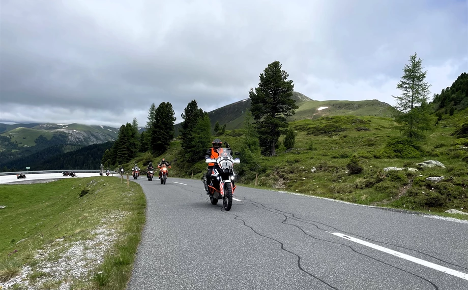 KTM/GASGAS Walzer "Ride out" färbte die Nockalmstraße orange! Bild 13: KTM/GASGAS Walzer "Ride out" färbte die Nockalmstraße orange!