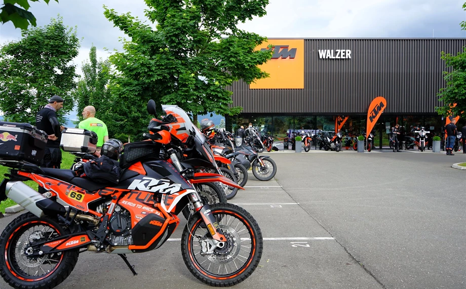 KTM/GASGAS Walzer "Ride out" färbte die Nockalmstraße orange! Bild 3: KTM/GASGAS Walzer "Ride out" färbte die Nockalmstraße orange!