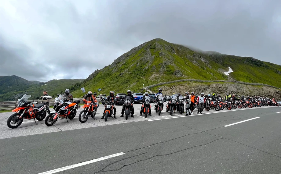 KTM/GASGAS Walzer "Ride out" färbte die Nockalmstraße orange! Bild 8: KTM/GASGAS Walzer "Ride out" färbte die Nockalmstraße orange!