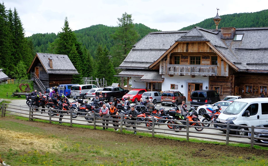 KTM/GASGAS Walzer "Ride out" färbte die Nockalmstraße orange! Bild 6: KTM/GASGAS Walzer "Ride out" färbte die Nockalmstraße orange!