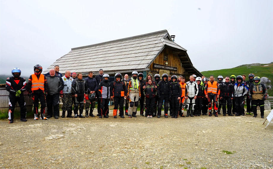 KTM/GASGAS Walzer "Ride out" färbte die Nockalmstraße orange! Bild 10: KTM/GASGAS Walzer "Ride out" färbte die Nockalmstraße orange!