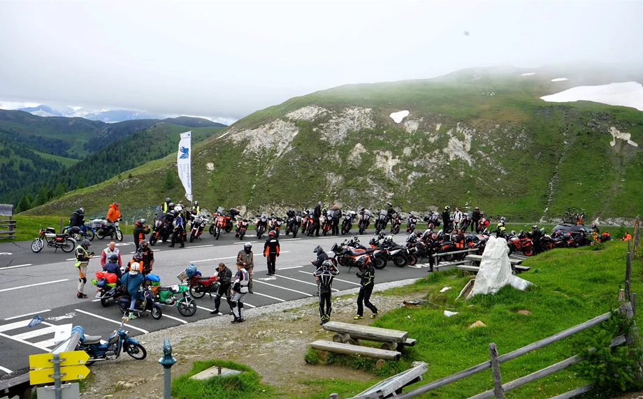 KTM/GASGAS Walzer "Ride out" färbte die Nockalmstraße orange! Bild 11: KTM/GASGAS Walzer "Ride out" färbte die Nockalmstraße orange!