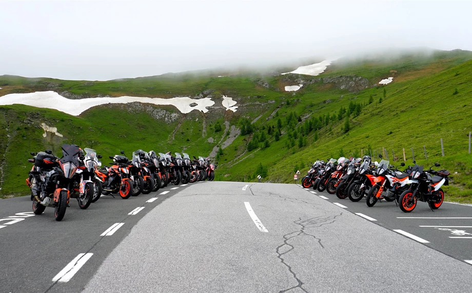 KTM/GASGAS Walzer "Ride out" färbte die Nockalmstraße orange! Bild 9: KTM/GASGAS Walzer "Ride out" färbte die Nockalmstraße orange!