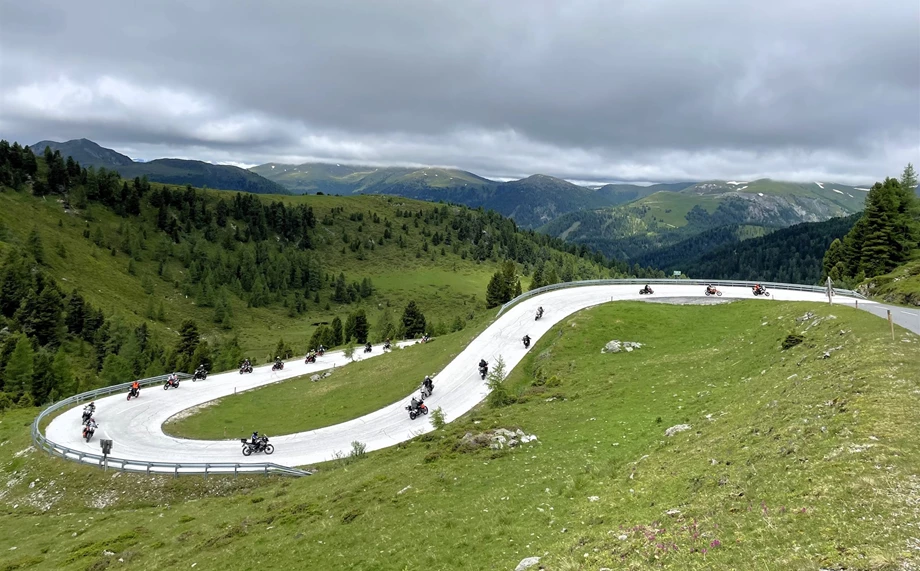 KTM/GASGAS Walzer "Ride out" färbte die Nockalmstraße orange! Bild 12: KTM/GASGAS Walzer "Ride out" färbte die Nockalmstraße orange!