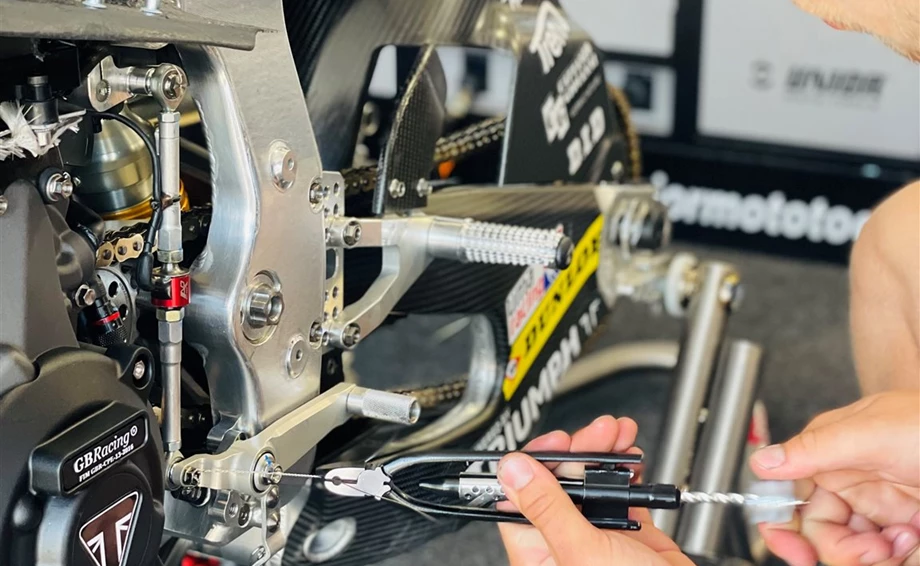 Unior betritt die Motorradwelt mit Spezialwerkzeugen für Motorradmechaniker Bild 3: Unior betritt die Motorradwelt mit Spezialwerkzeugen für Motorradmechaniker