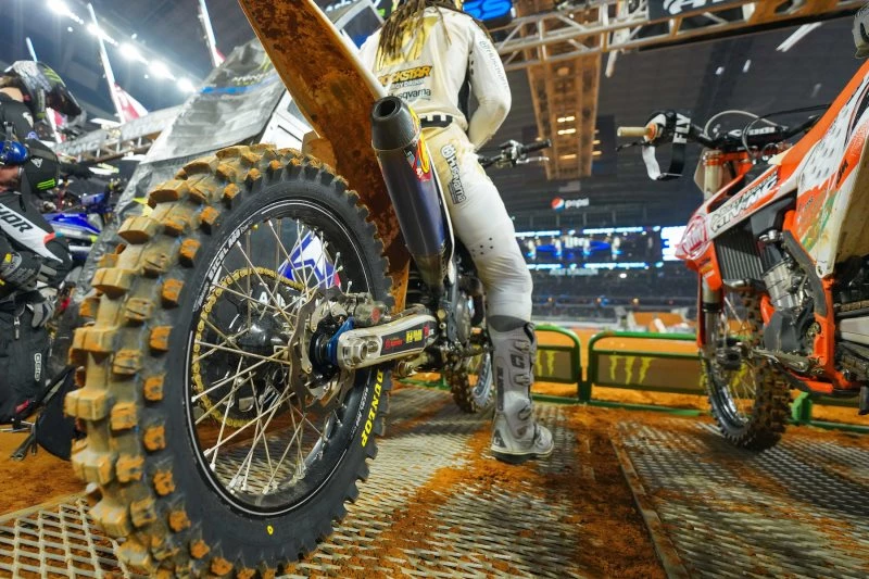 Dunlop stellt neuen Motocross-Reifen Geomax MX34 vor Bild 1: Dunlop stellt neuen Motocross-Reifen Geomax MX34 vor