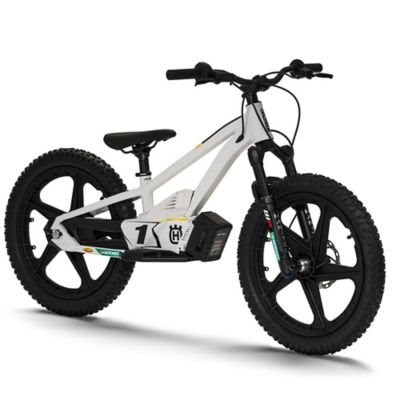 Husqvarna Motorcycles launches all-new EE 1.20 Electric Balance Bike With the launch of the EE 1.20 2023 by STACYCTM, there is now an electric balance bike in the Husqvarna Motorcycles line-up fo ... Weiter >>