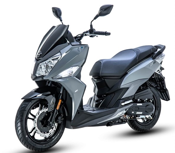 SYM Jet 14 50 - unser Größter 50er Roller 
SYM Jet 14 50 125
Jet 14, unser Größter 50er Roller...
Neufahrzeug, 2 Jahre Garantie 
Toller großer 125er Roller in verschiedenen Farben erhä ...