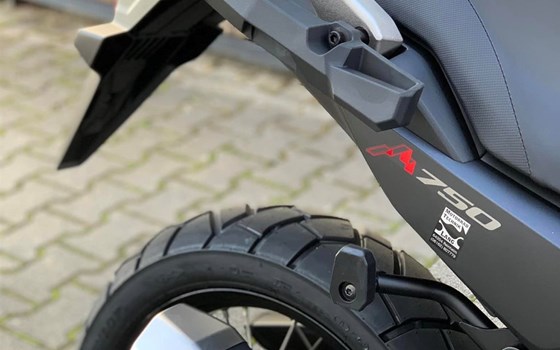 Honda XL750 Transalp Modell 2023 mit Zubehör - Bild 3