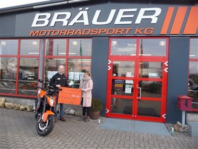 Bräuer Motorradsport überreicht 1000,- EURO Spende - Bild 1