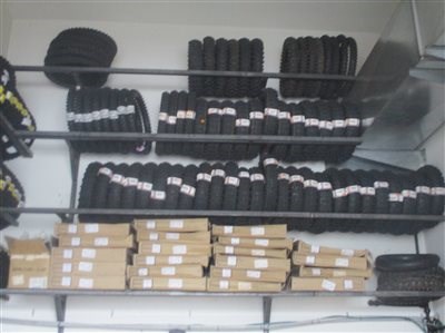 Professionelles Reifenservice bei uns im Haus und an der Rennstrecke  - Bild 1