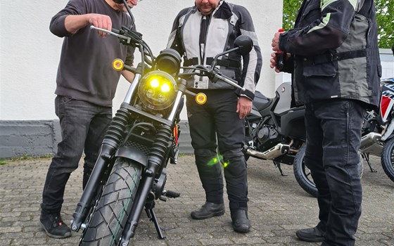 Honda-Kooperation mit Motorradtourismus: Übergabe der Motorräder an das Team vom Waldhotel Eisenberg - Bild 6