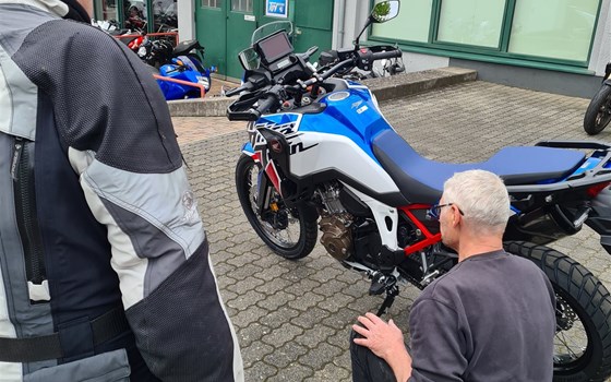 Honda-Kooperation mit Motorradtourismus: Übergabe der Motorräder an das Team vom Waldhotel Eisenberg - Bild 8