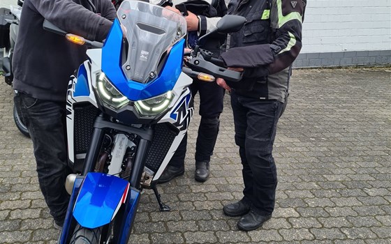 Honda-Kooperation mit Motorradtourismus: Übergabe der Motorräder an das Team vom Waldhotel Eisenberg - Bild 9
