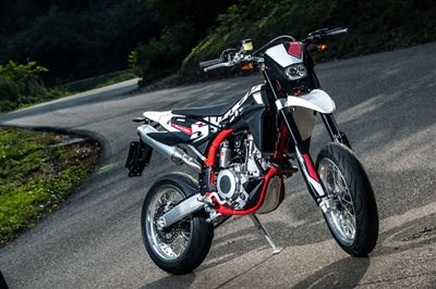 SWM SM500R --> VIDEO >>> THE STREET HOOLIGAN IS IN THE HOUSE<<< SWM SM500R --> VIDEO >>> THE STREET HOOLIGAN IS IN THE HOUSE<<<