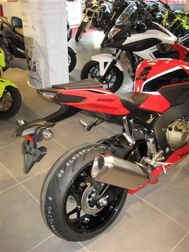 Honda Semmler - Fire Blade 2017 eingetroffen Bild 2: Honda Semmler - Fire Blade 2017 eingetroffen