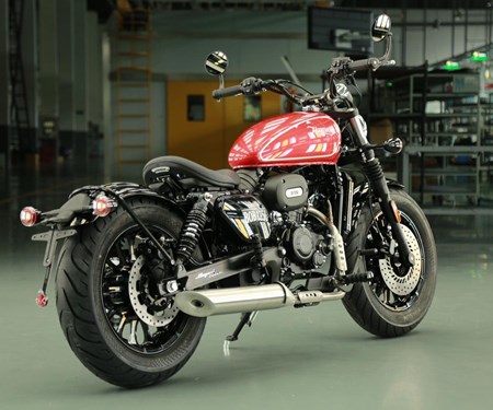 Jetzt vorbestellen - Lieferzeiten schon bis Herbst, je nach Farbe - neuer 125er Bobber mit 15 PS und ABS