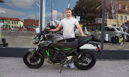 Biker-Himmel: freie Straße, voller Tank, Vollgas.