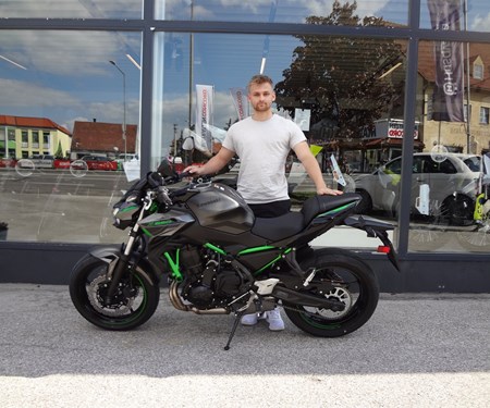 Biker-Himmel: freie Straße, voller Tank, Vollgas.