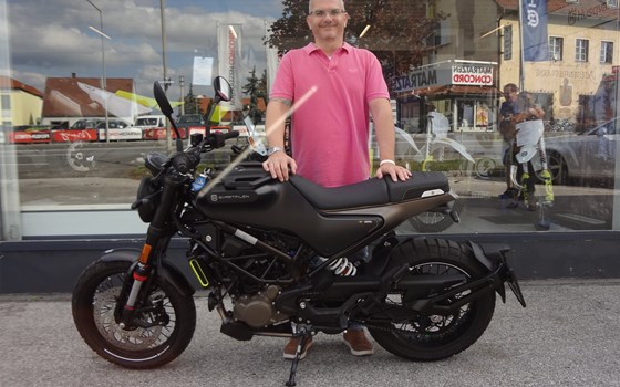 Junge Fahrer wählen ein Ziel und fahren los… Erfahrene Fahrer wählen eine Richtung und fahren los. - Bild 2