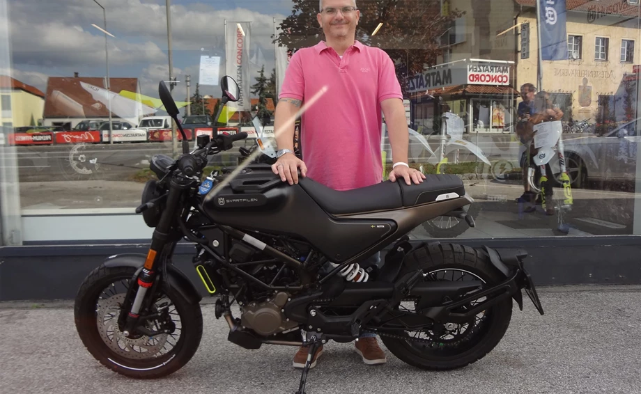 Junge Fahrer wählen ein Ziel und fahren los… Erfahrene Fahrer wählen eine Richtung und fahren los. Bild 2: Junge Fahrer wählen ein Ziel und fahren los… Erfahrene Fahrer wählen eine Richtung und fahren los.