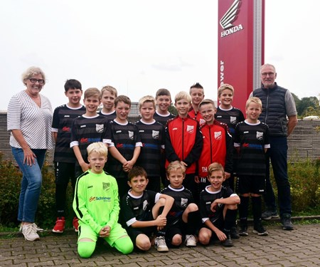 Neuer Trikotsatz für die U11 des FC Bissendorf