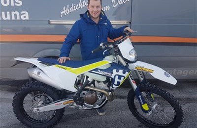 Glettler Patrick mit neuen "Arbeitsgerät"