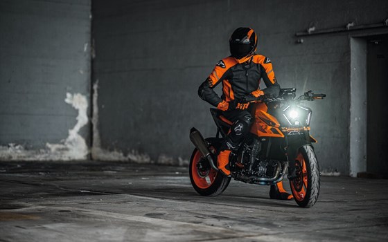 DIE NEUE KTM 990 DUKE  - Bild 2