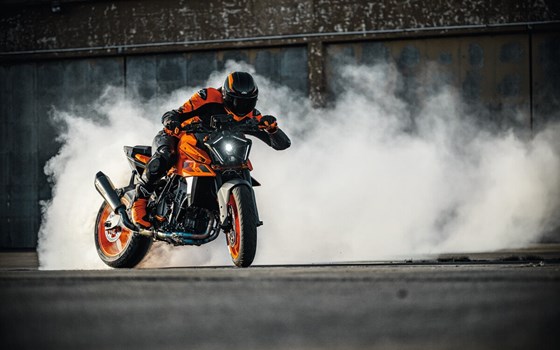 DIE NEUE KTM 990 DUKE  - Bild 1