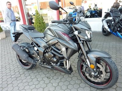 Suzuki GSX-S 750 und GSX-S 1000 Black Fighter eingetroffen !