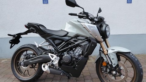 GEBRAUCHTFAHRZEUG Honda CB 125 R