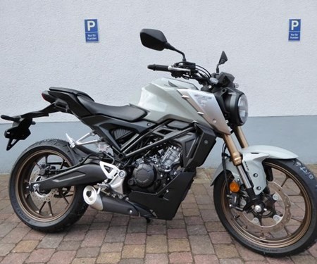 GEBRAUCHTFAHRZEUG Honda CB 125 R