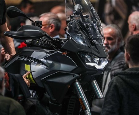 Ewan McGregor heißt die neue Stelvio willkommen