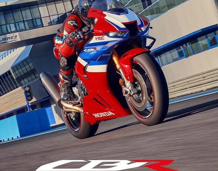 Honda Semmler - 2024er Honda CBR1000RR-R Fireblade Bild 1: Honda Semmler - 2024er Honda CBR1000RR-R Fireblade
