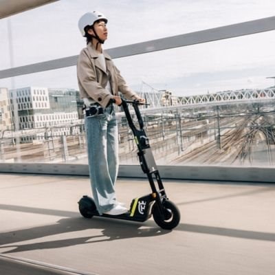 Expand your urban orbit with the all-new Skutta Husqvarna Motorcycles is pleased to unveil an exciting new e-powered scooter designed for urban commuting – the Skutta. Easy t ... Weiter >>