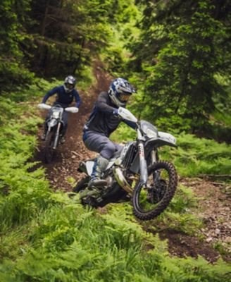 Husqvarna Motorcycles 2024 Enduro Pro models break cover All-new for 2024 and based on a revolutionary enduro platform, both the FE 350 Pro and TE 300 Pro are expertly crafted with ne ... Weiter >>