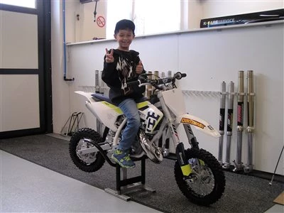 Übergabe der Bikes an die MX-Meister von Morgen! Bild 1: Übergabe der Bikes an die MX-Meister von Morgen!