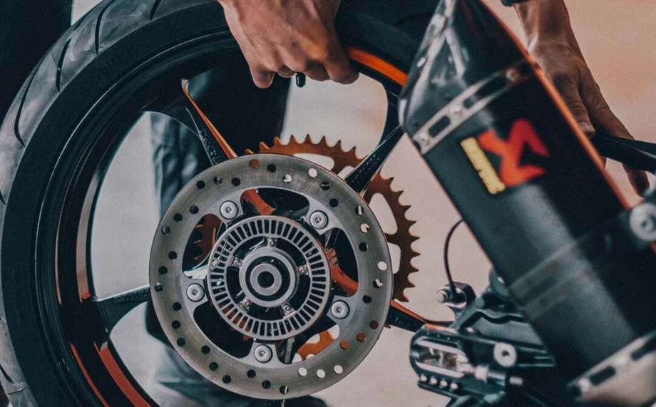 KOMM IN UNSER TEAM UND BEWIRB DICH JETZT!  Bild 1: KOMM IN UNSER TEAM UND BEWIRB DICH JETZT!