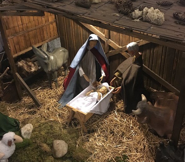 Wir wünschen einen schönen und gesegneten Heiligabend. 
Wir wünschen einen schönen und gesegneten Heiligabend im Kreise eurer Familie und Freunden.