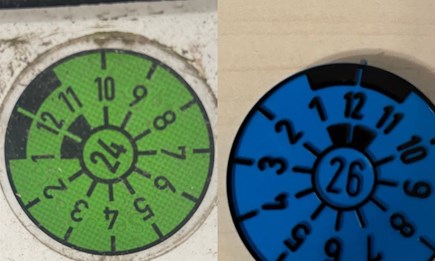 Aus Grün wird Blau - die neue Farbe für die TÜV Plakette