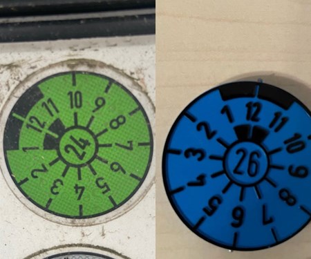 Aus Grün wird Blau - die neue Farbe für die TÜV Plakette