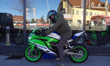 1. Ninja ZX-4RR 40th Anniversary Edition ausgeliefert !