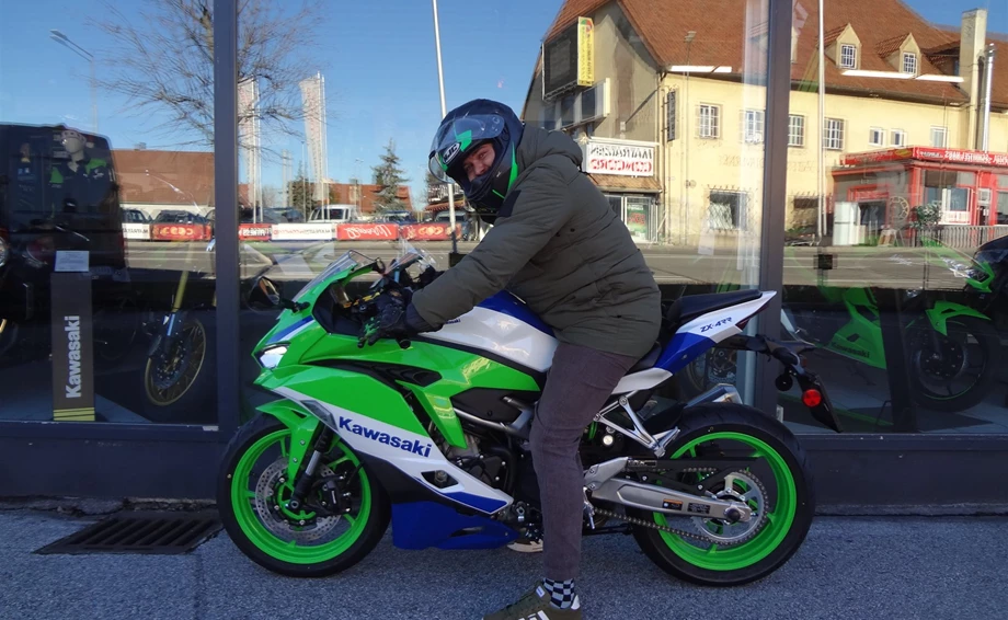 1. Ninja ZX-4RR 40th Anniversary Edition ausgeliefert ! Bild 1: 1. Ninja ZX-4RR 40th Anniversary Edition ausgeliefert !