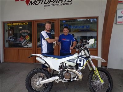 >>>HUSQVARNA TE300i FUEL INJECTION roll out<<< - Bild 2 >>>HUSQVARNA TE300i FUEL INJECTION roll out<<< - Bild 2