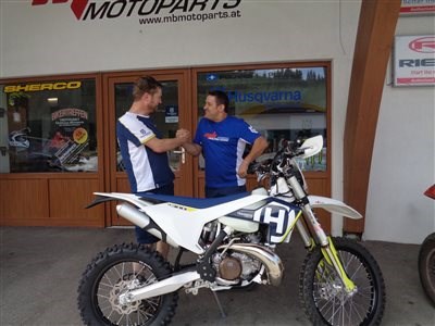 >>>HUSQVARNA TE300i FUEL INJECTION roll out<<< - Bild 3 >>>HUSQVARNA TE300i FUEL INJECTION roll out<<< - Bild 3