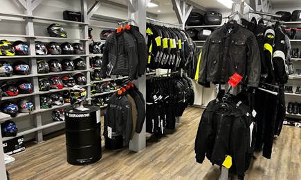 50% Rabatt auf Bekleidung und Helme 