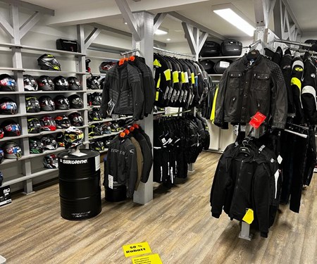 50% Rabatt auf Bekleidung und Helme 