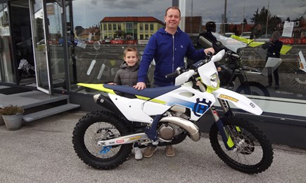 Übergabe einer neuen Husqvarna TE 300 !