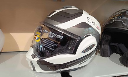 Neu bei uns: Scorpion Helme