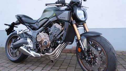 Modell 2024: CB650R  in Matt Laurel Green Metallic Matt Laurel Green Metallic